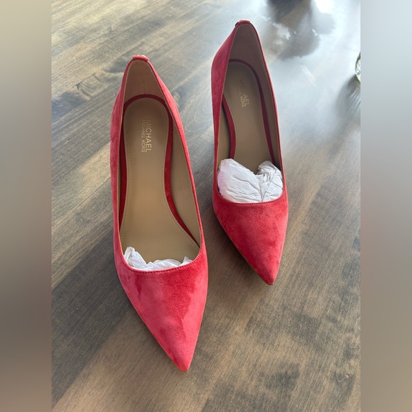 👠👠Michael Kors Red Suede Heels 👠 👠 - Picture 1 of 11
